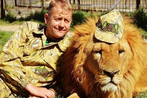 Хижаки напали на колаборанта Олега Зубкова в кримському сафарі-парку: він у реанімації